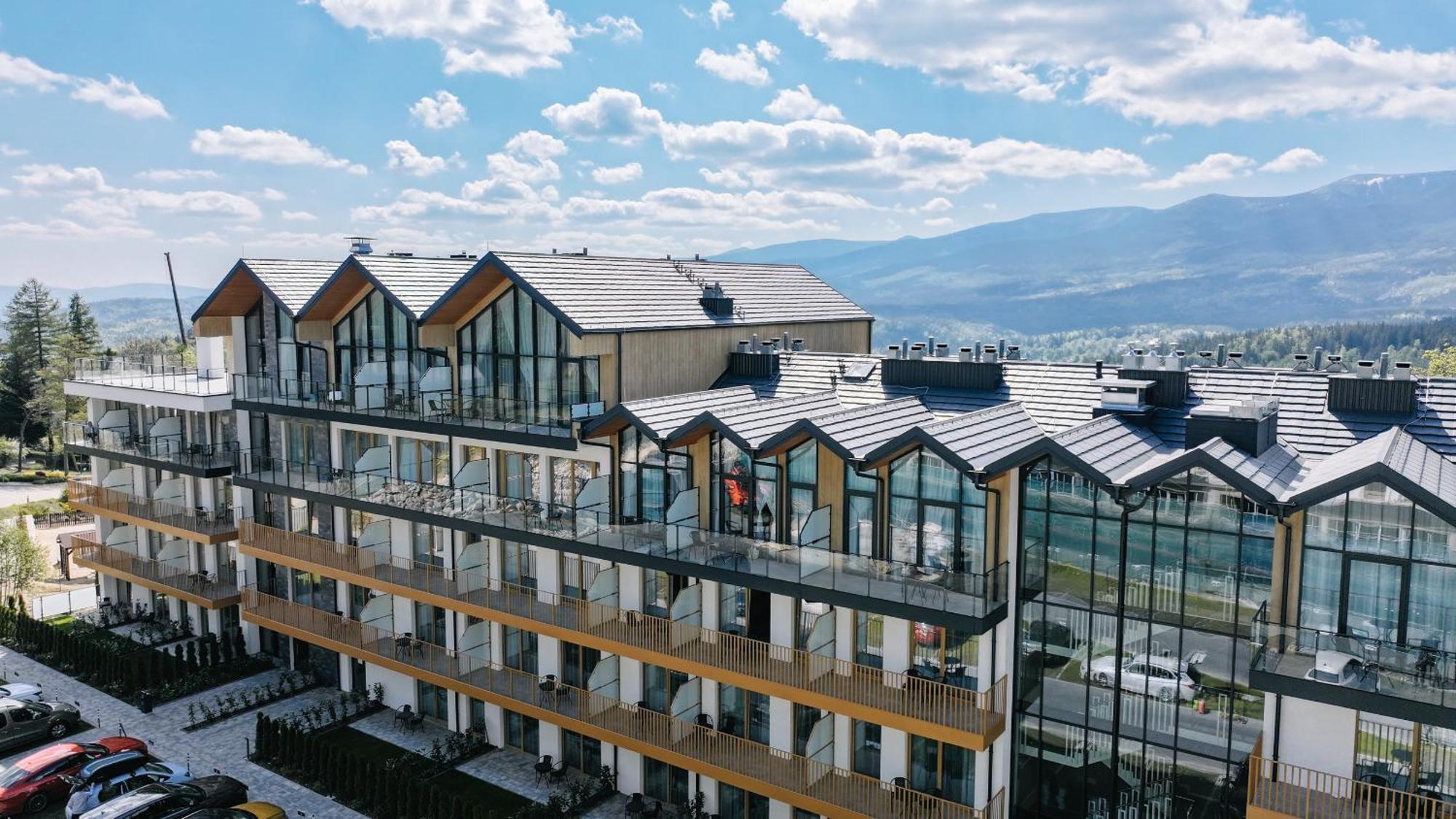 Zloty Horyzont Hotel & Resort シクラルスカ・ポレンバ エクステリア 写真