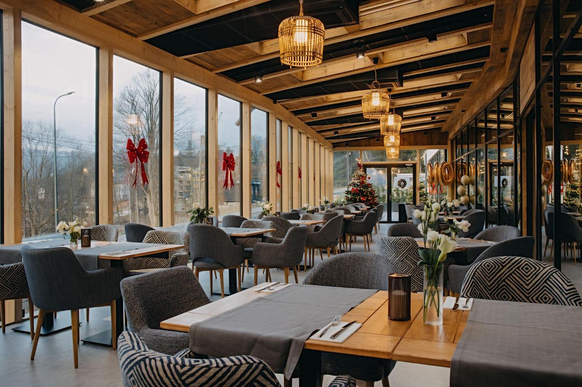 Zloty Horyzont Hotel & Resort シクラルスカ・ポレンバ エクステリア 写真